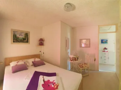 Holiday house Beach House - 2m from beach - Three Bedroom House - Features photo 17