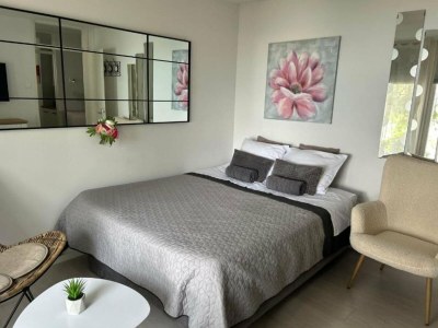 Holiday house Beach House - 2m from beach - Three Bedroom House - Features photo 22