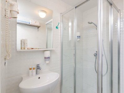 Apartment Apartments Villa Lukas - ''No.9'' Gallery Two Bedroom Apartment with Balcony and Sea View - Features photo 9