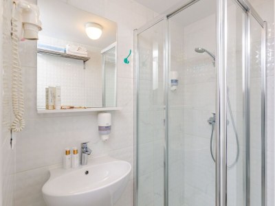 Apartment Apartments Villa Lukas - ''No.12'' Gallery Two Bedroom Apartment with Balcony and Sea View - Features photo 9