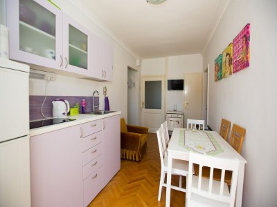 Apartment Guest House Gugily- Triple Room with Shared Bathroom and City View - Features photo 7