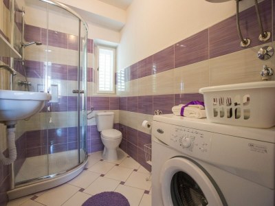 Apartment Guest House Gugily- Triple Room with Shared Bathroom and City View - Features photo 16