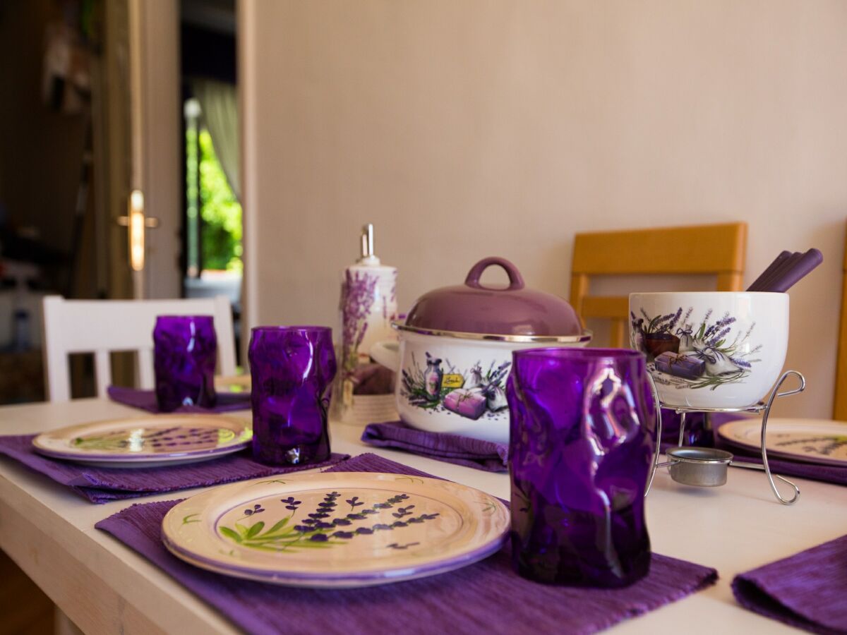 Apartment Guest House Gugily- Double Room with Shared Bathroom - Features photo 5