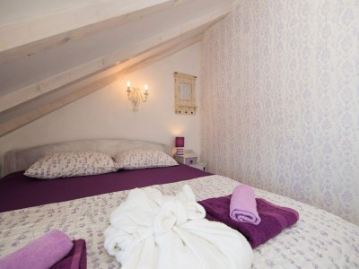 Apartment Guest House Gugily - Three Bedroom Apartment with City and Sea View - Features photo 16