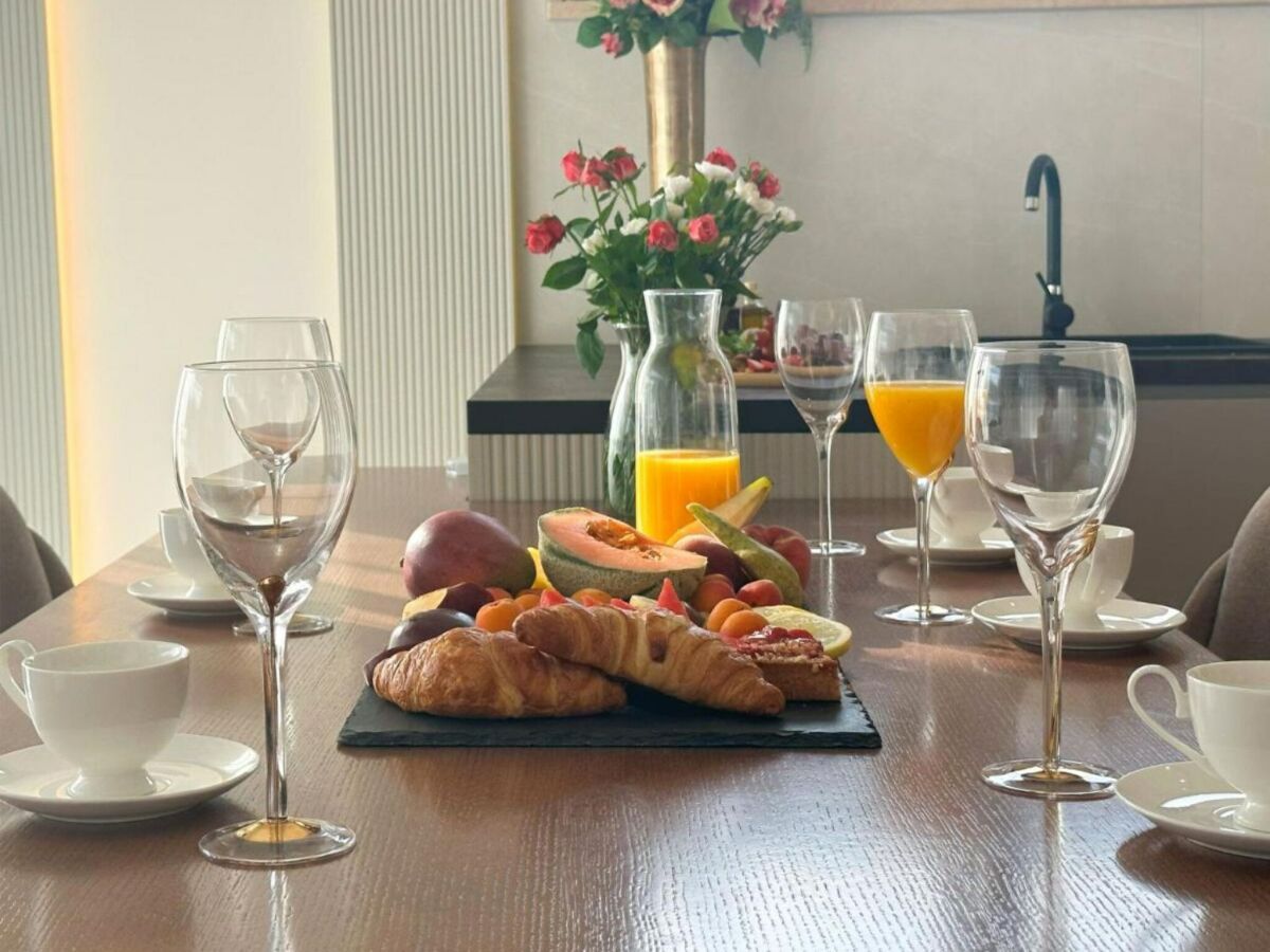 Apartment Three-Bedroom Penthouse with Infinity Pool (The Skyview Penthouse) - S4 - Features photo 3