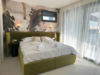 Apartment Three-Bedroom Penthouse with Infinity Pool (The Skyview Penthouse) - S4 - Features photo 6