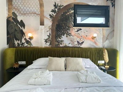 Apartment Three-Bedroom Penthouse with Infinity Pool (The Skyview Penthouse) - S4 - Features photo 7