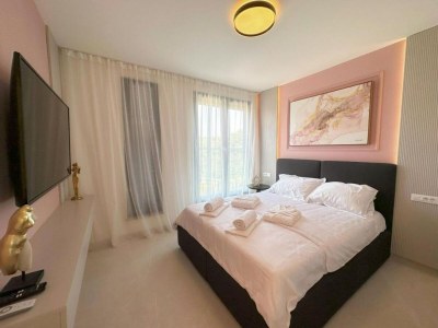 Apartment Three-Bedroom Penthouse with Infinity Pool (The Skyview Penthouse) - S4 - Features photo 8