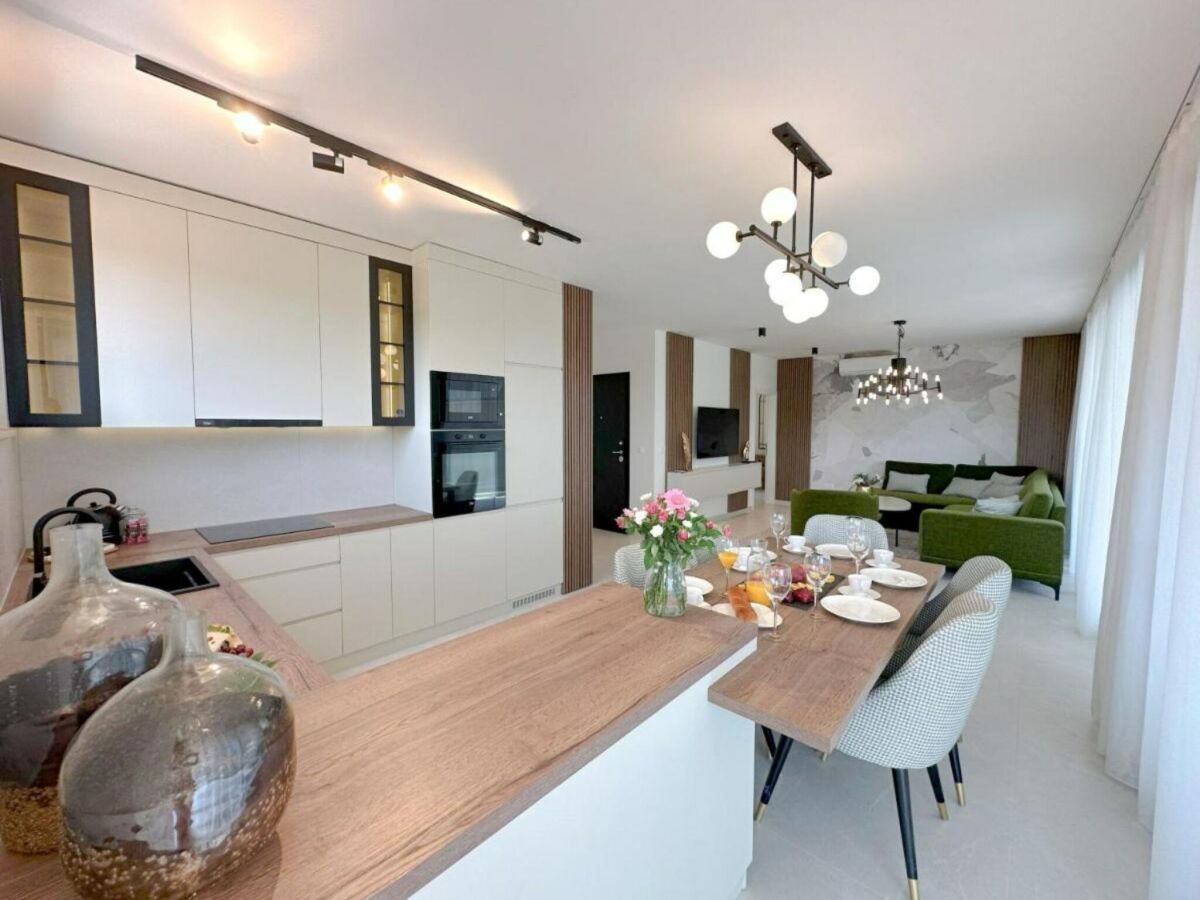 Apartment Three-Bedroom Penthouse (The Riviera Three) -S3 - Features photo 3