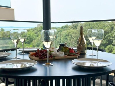 Apartment Three-Bedroom Penthouse (The Riviera Three) -S3 - Features photo 11