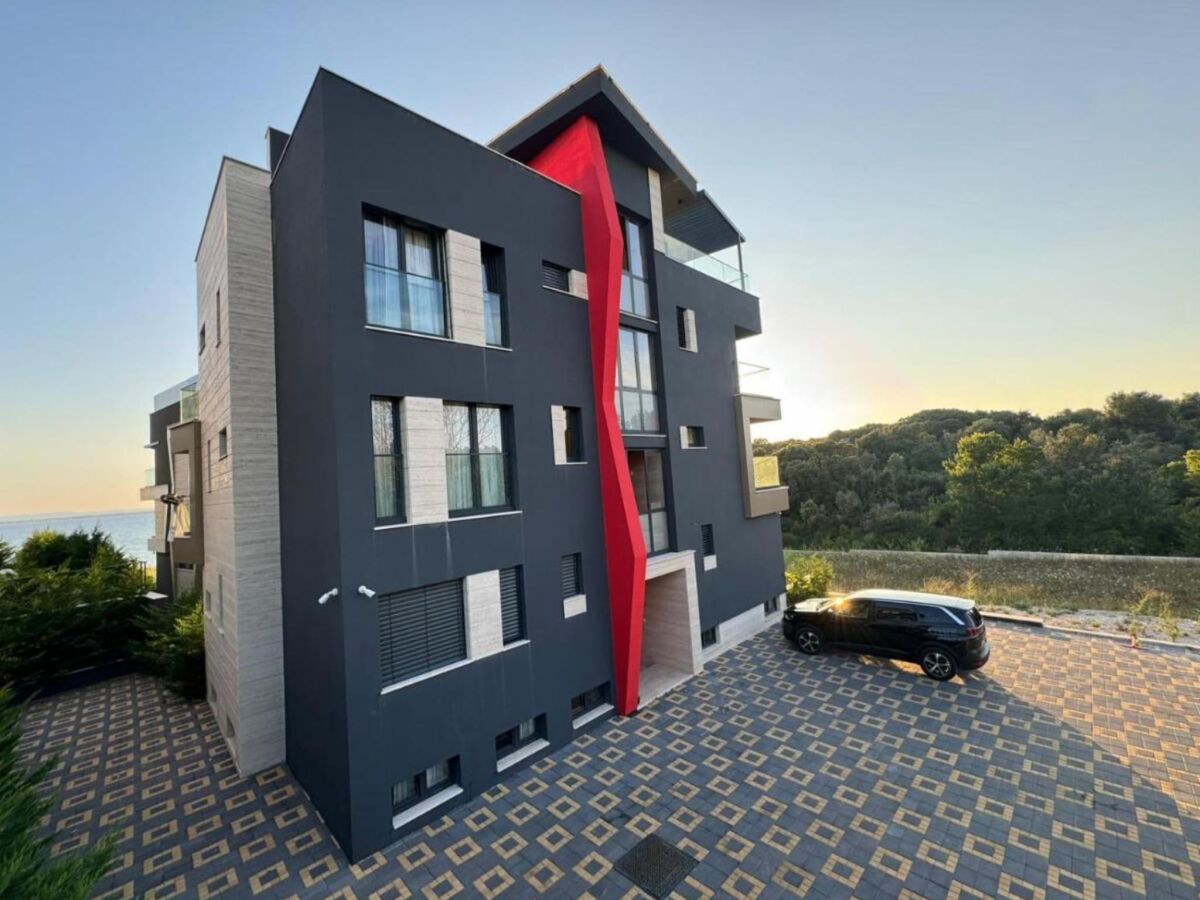 Apartment One-Bedroom Apartment With Terrace (The Sunset One) -S2