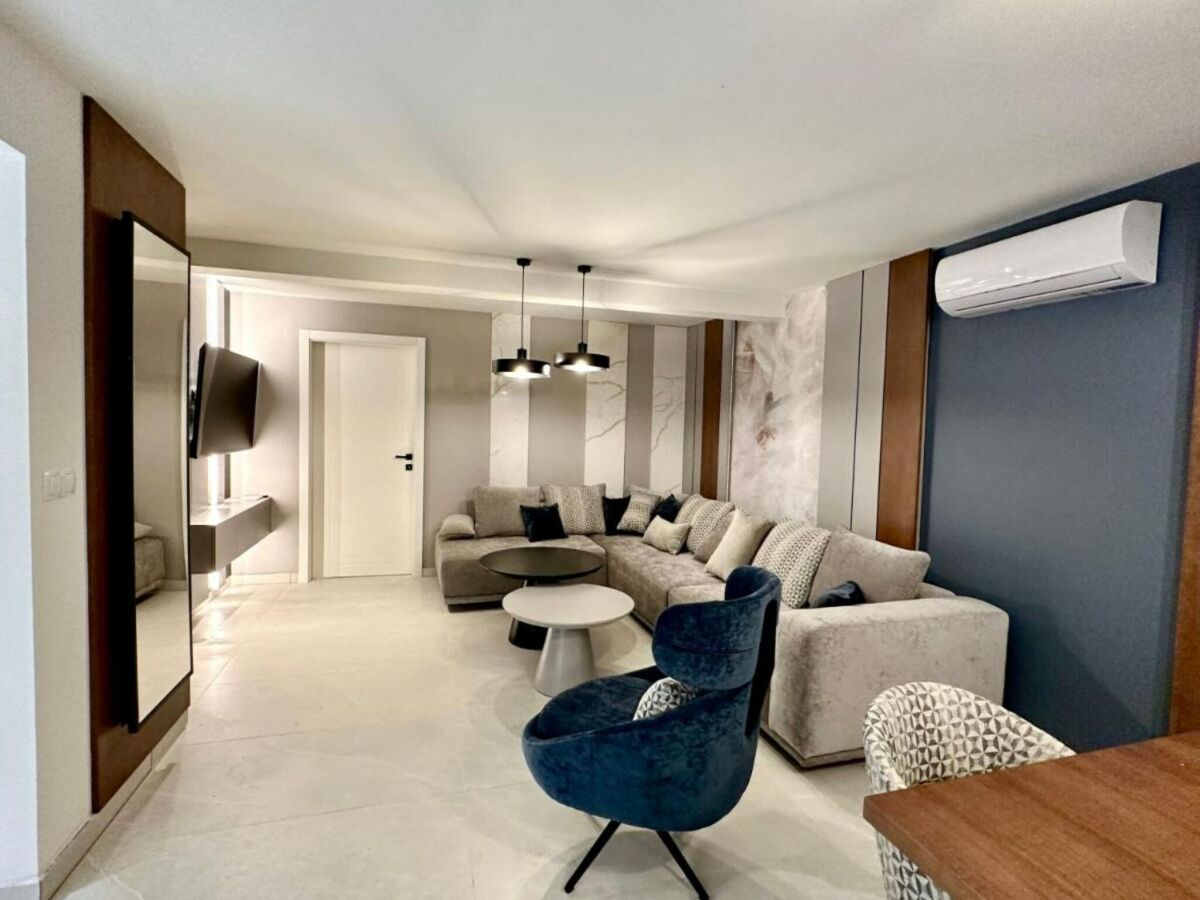 Apartment Two-Bedroom Apartment with private pool (The Bayfront One) -S5 - Features photo 2