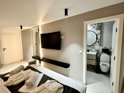 Apartment Two-Bedroom Apartment with private pool (The Bayfront One) -S5 - Features photo 17