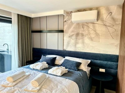 Apartment Two-Bedroom Apartment with private pool (The Bayfront One) -S5 - Features photo 23