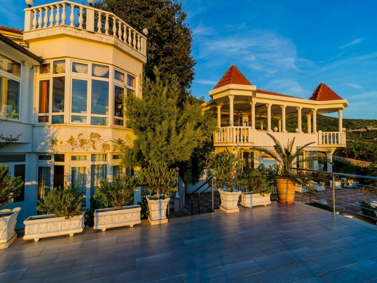 Apartment Hotel Pansion Villa Antonio - Two Bedroom Suite with Balcony and Garden View 17