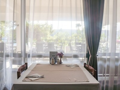 Apartment Hotel Issa - Double Room Sea View 1 - Features photo 26