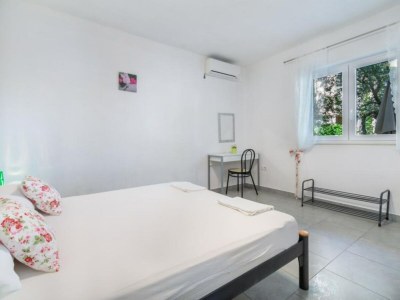 Apartment Three Bedroom Apartment with Terrace - Features photo 9