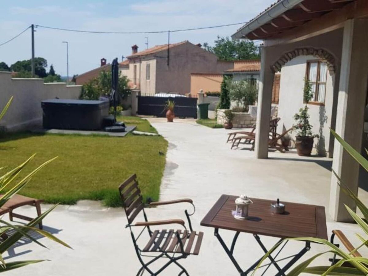 Apartment Deluxe one bedroom apartment - Outdoor photo 2