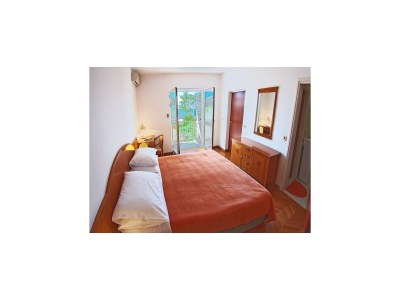 Apartment Apartments Sipa - Garden One Bedroom Apartment with Balcony and Partial Sea View (Apartman C) - Features photo 7