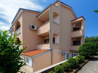 Apartment Comfortable and Sunny Krk Apartment - One Bedroom Apartment with Terrace in Vrh - Apartment