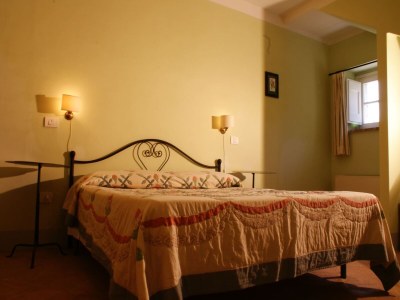 Apartment Hilltop apartment with swimming pool - Features photo 33