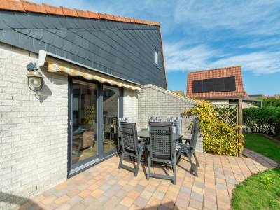 Holiday house Lovely holiday home in Julianadorp - Outdoor photo 6