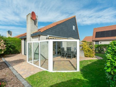 Holiday house Lovely holiday home in Julianadorp - Outdoor photo 8