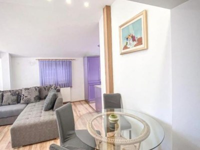 Apartment Peaceful Apartments With Style - Classsic Two Bedroom Apartment - Outdoor photo 6