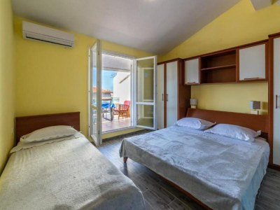 Apartment Apartments Ribarević - Three Bedroom Apartment With Terrace and Sea View - Features photo 15