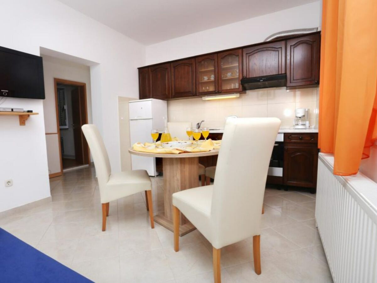 Apartment One-Bedroom Apartment With Terrace (A2) - Features photo 3