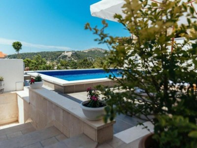 Apartment Apartments Trogrlić - One-Bedroom Apartment with Balcony - Outdoor photo 6