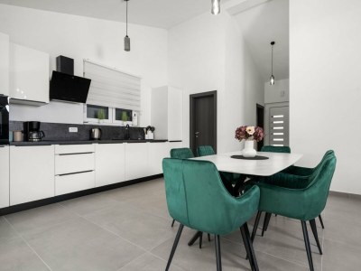 Villa Three Bedroom Villa with Swimming Pool - Features photo 5