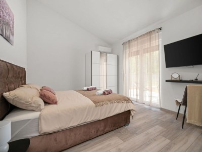 Villa Three Bedroom Villa with Swimming Pool - Features photo 11