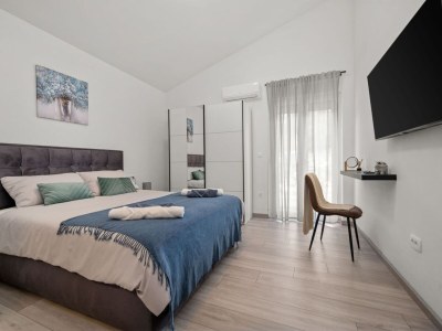 Villa Three Bedroom Villa with Swimming Pool - Features photo 12