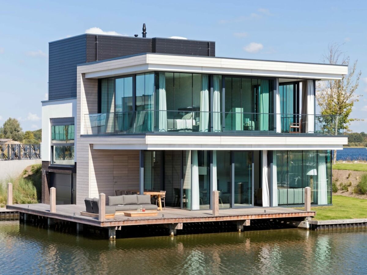 Holiday park Water Villa in Zeeland by Lake Veere