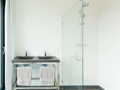 Holiday park Villa by Lake Veere with Stunning Water Views - Features photo 9