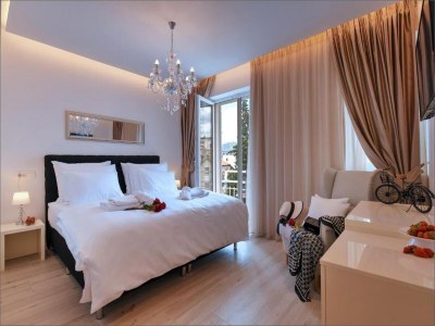 Apartment Via Porto Rooms - Deluxe Double Room with Double Bed and Balcony - Features photo 16