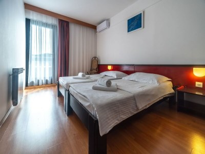 Apartment Hotel Issa - Double Room Sea View 5 - Features photo 41