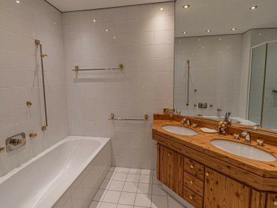 Villa Bad Kleinkirchheim Lush and Spacious Villa with Indoor Pool and Wellness - Seven Bedroom Villa - Features photo 32