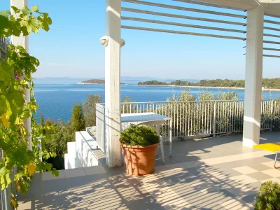 Holiday apartment Seaside Home, panoramic residence right on the water in Zdrelac - Holiday apartment