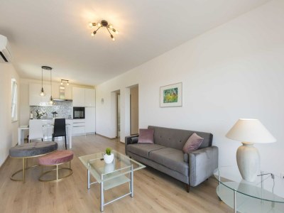 Apartment Apartment in Labin with Pool & Beach Nearby - Features photo 11