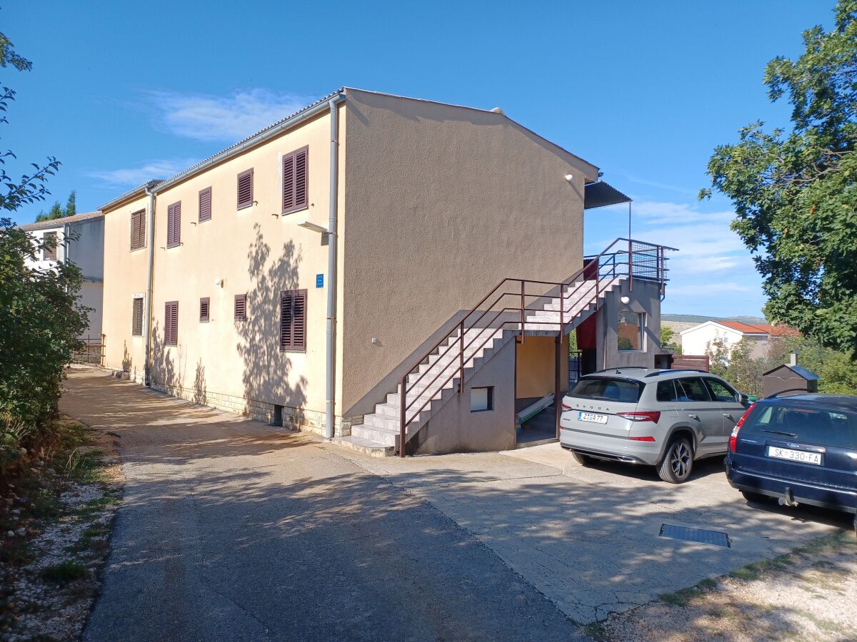 Apartment One bedroom apartment with terrace and sea view Rovanjska, Paklenica A-23758-b