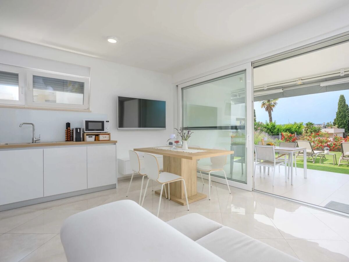 Apartment Two bedroom apartment with terrace Malinska, Krk A-21692-a