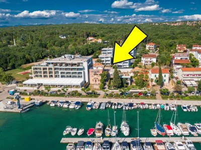 Apartment Two bedroom apartment with terrace Malinska, Krk A-21692-a - Outdoor photo 2