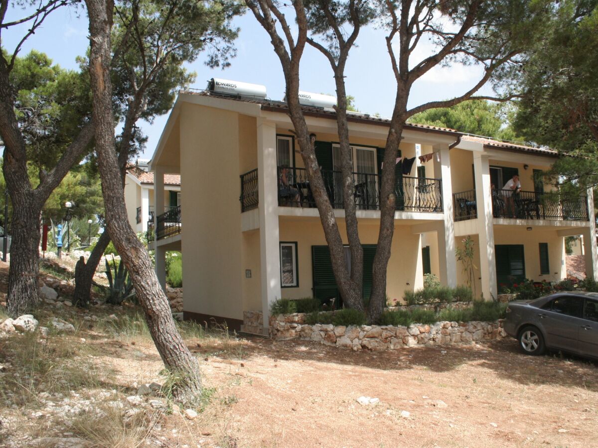 Apartment One bedroom apartment near beach Rogoznica A-3094-d