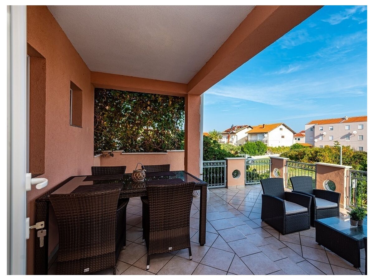 Apartment Two bedroom apartment with terrace Nin, Zadar A-5936-a