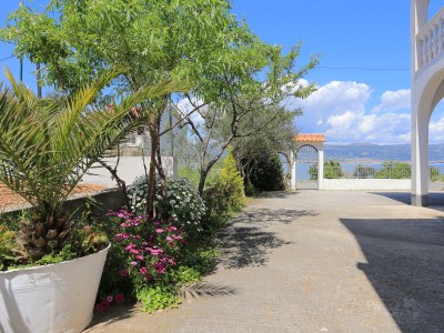 Apartment Studio flat near beach Arbanija, Čiovo AS-19527-a in Slatine - Apartment