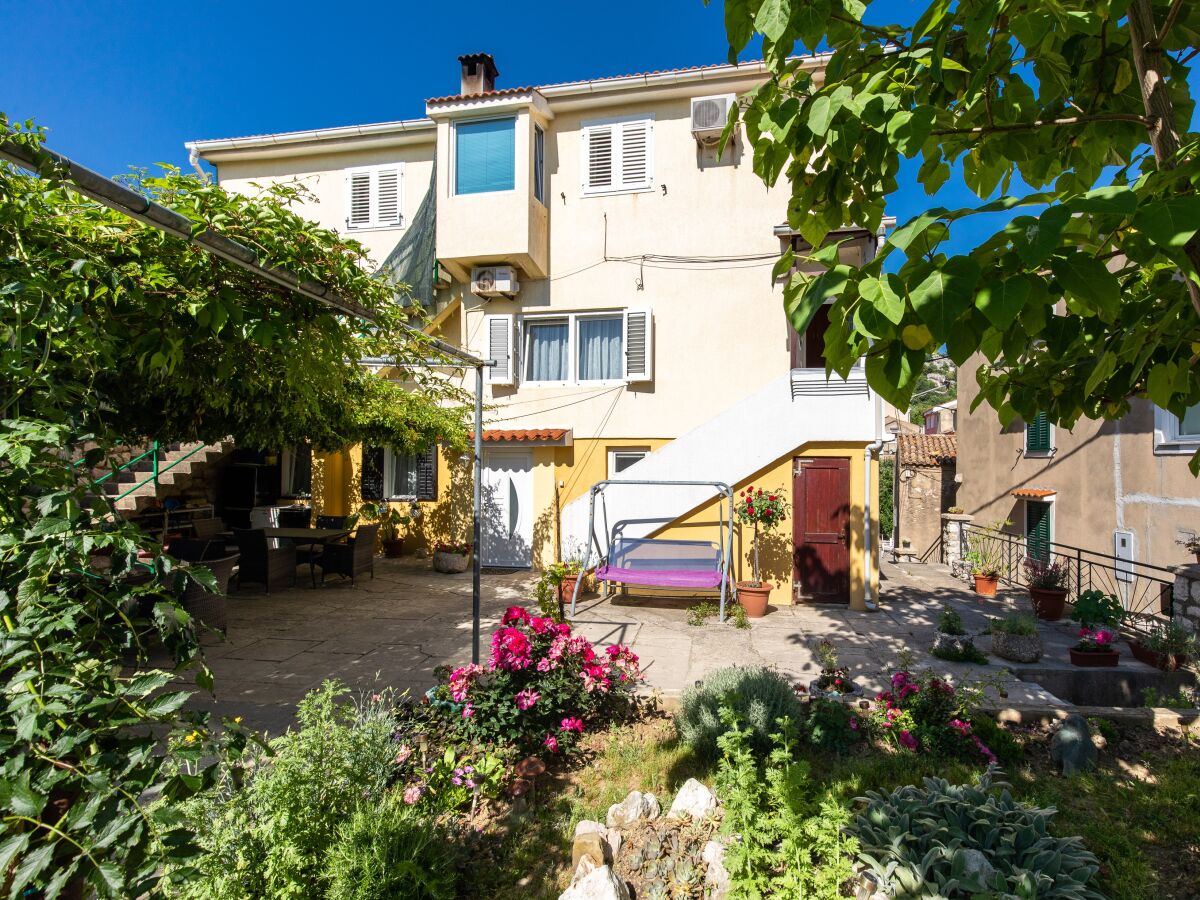 Apartment Two bedroom apartment with air-conditioning Baška, Krk A-19517-b