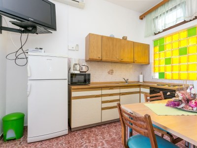 Apartment Three bedroom apartment with terrace and sea view Pisak, Omiš A-18141-b - Outdoor photo 16