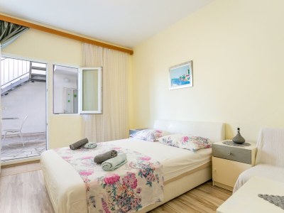 Apartment Three bedroom apartment with terrace and sea view Pisak, Omiš A-18141-b - Outdoor photo 24